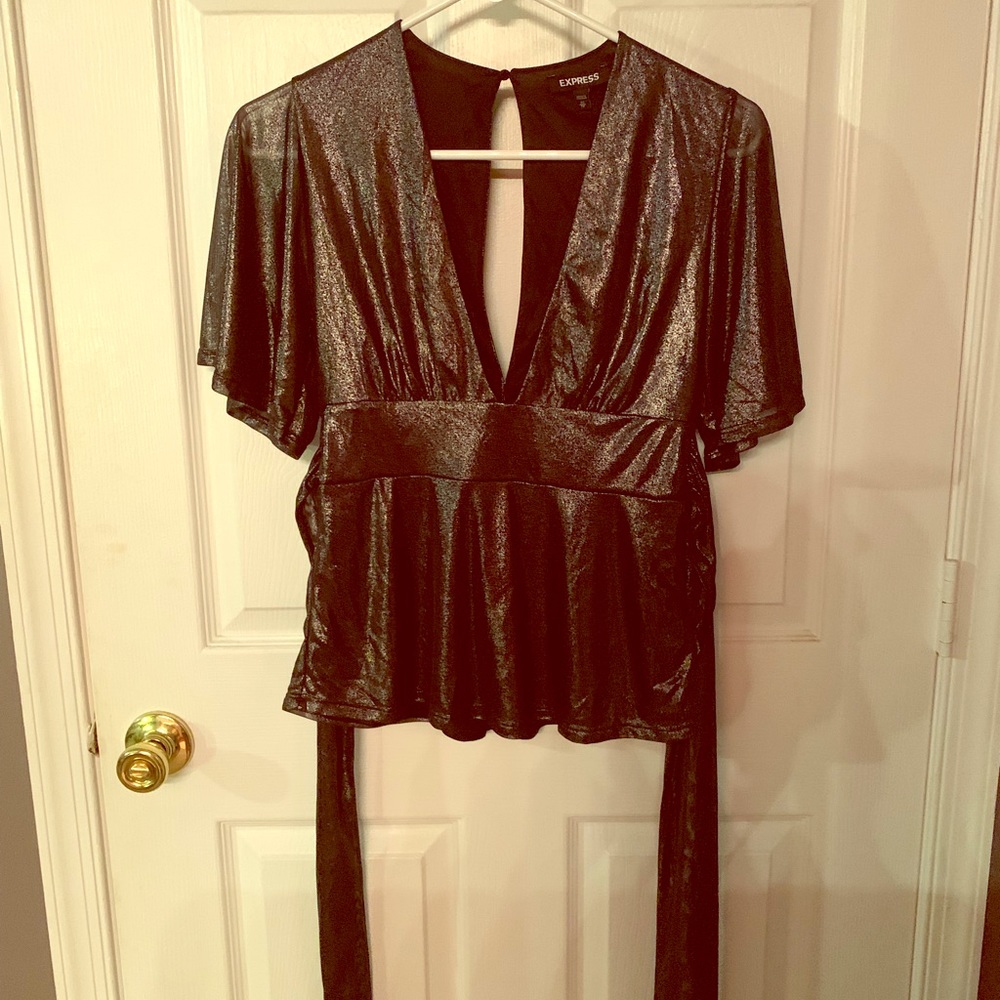 Short sleeve silver top